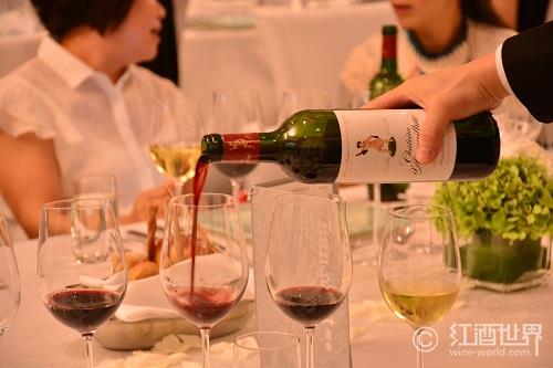 侍酒师与品酒师之争 侍酒师与品酒师之争