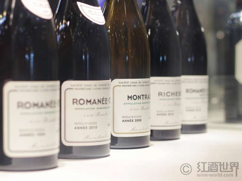 从左到右:罗曼尼?康帝园;沃恩-罗曼尼鸟瞰图 梦回罗曼尼·康帝