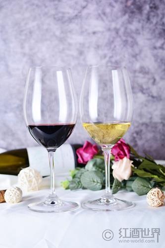 看巧克力与葡萄酒的甜蜜相遇