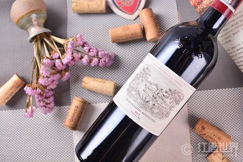 拉菲的“美”源自葡萄的“金贵”