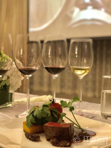 与情侣约会应如何挑选葡萄酒