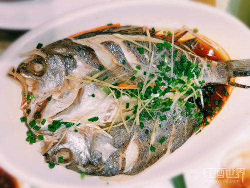 如何为黑皮诺葡萄酒搭配美食？