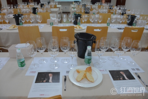 品酒时如何清洁口腔